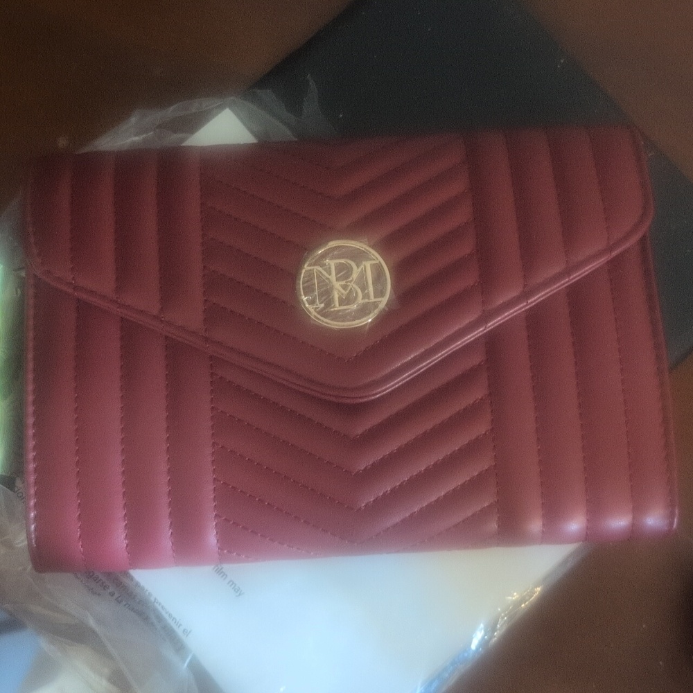 NEW BADGLEY MISCHKA CHEVRON QUILTED CONVERTIBLE CHAIN CROSSBODY BAG WINE